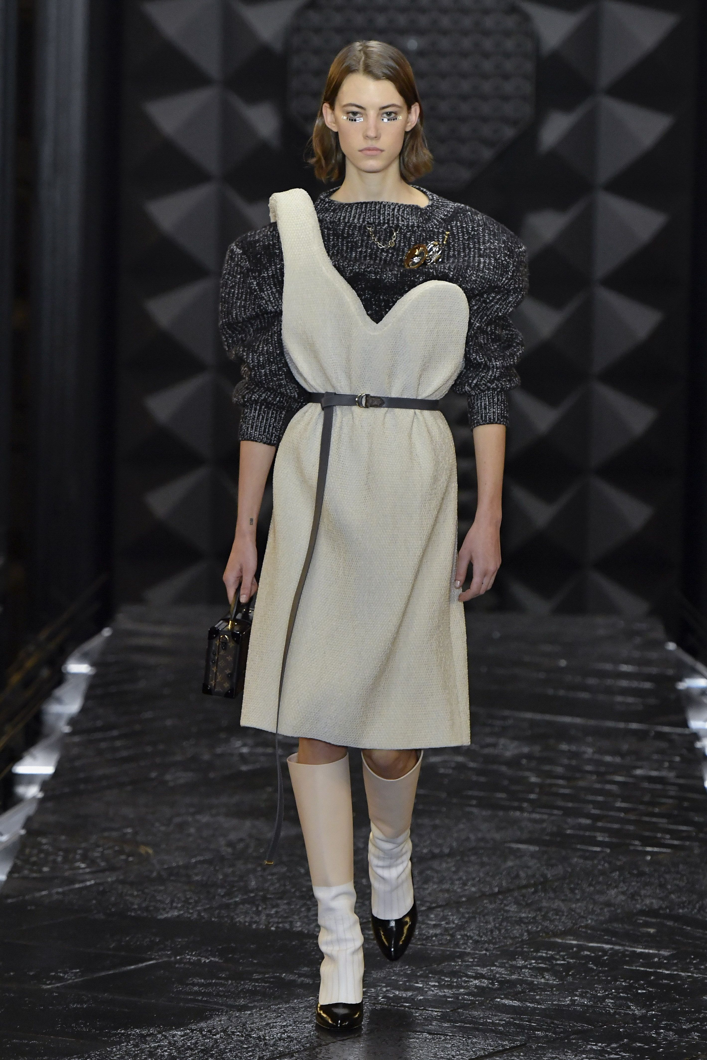 Guarda la sfilata di moda Louis Vuitton a Parigi e scopri la collezione di  abiti e accessori per la stagione Collez…