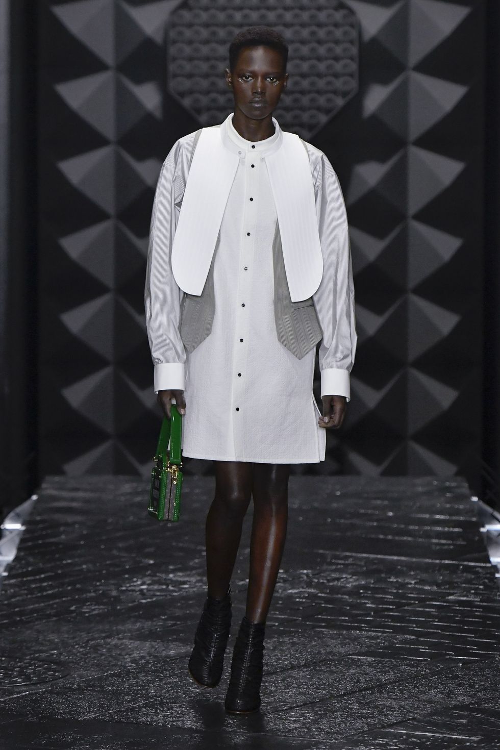 Sfilata Louis Vuitton 2023: Alma e tutte le borse icona come non