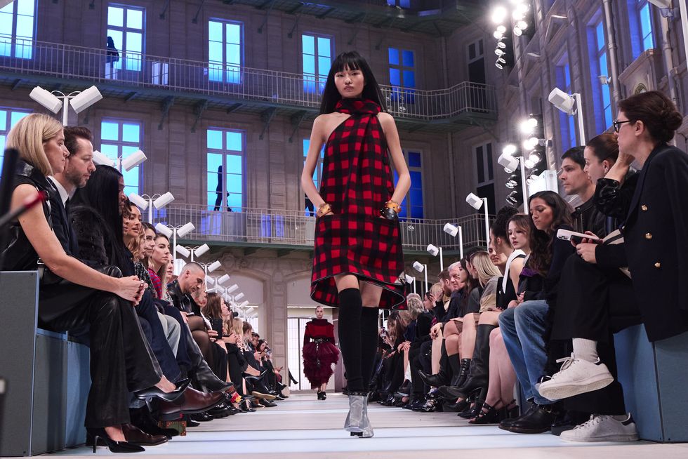 louis vuitton: runway paris fashion week womenswear fall/winter 2025 2026