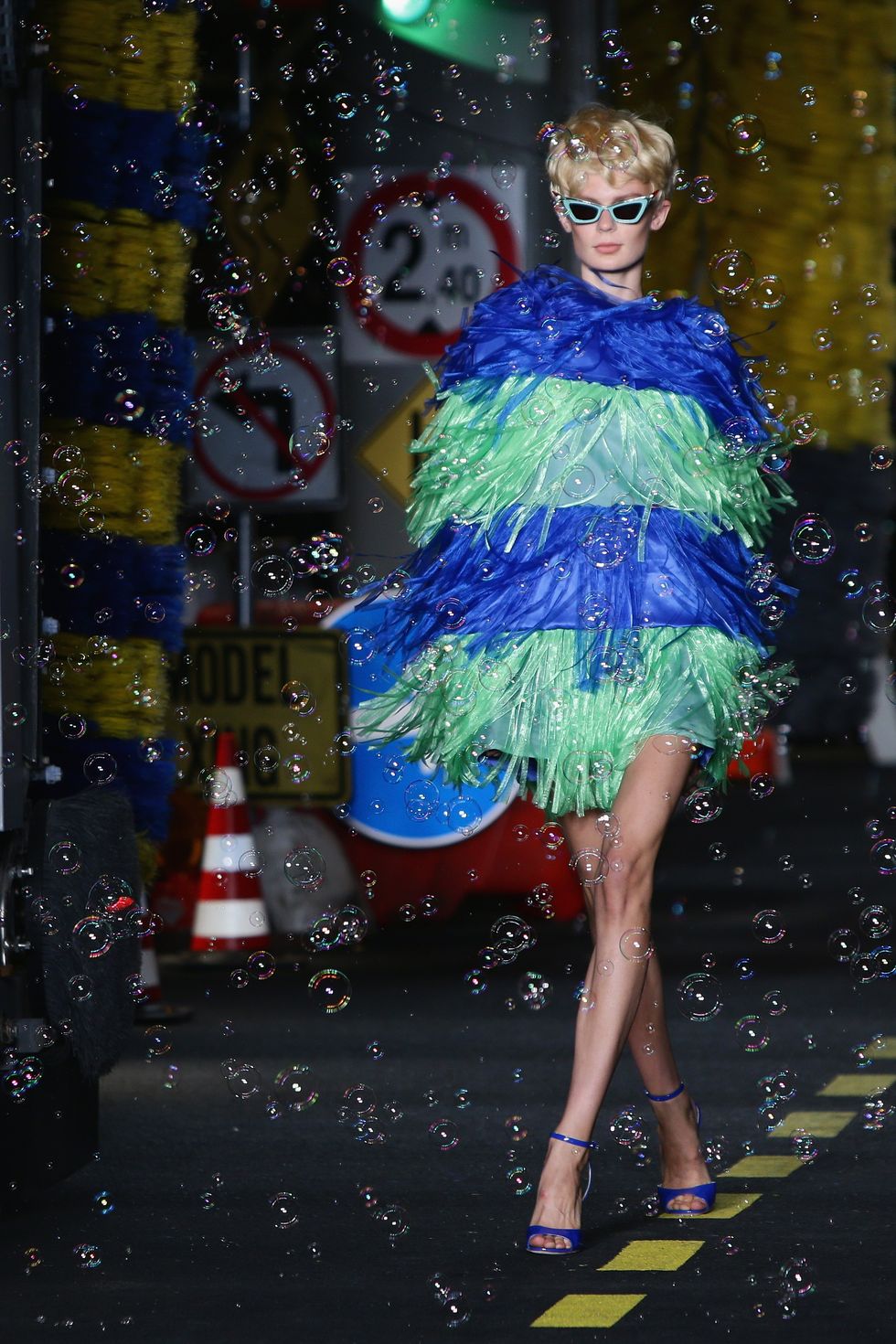 sfilata moschino milano fashion week ss16