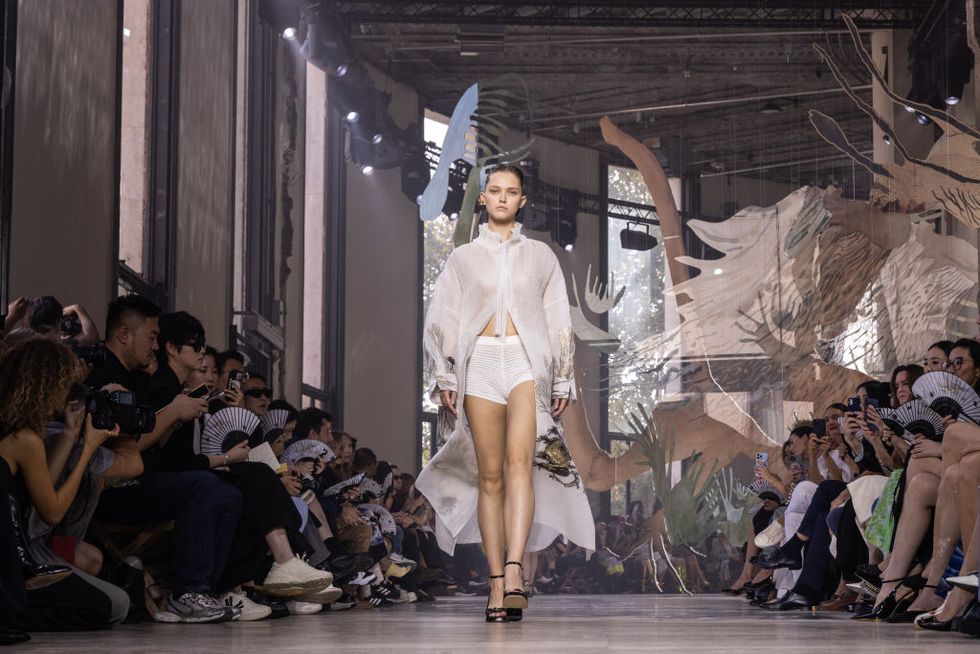 shiatzy chen runway paris fashion week womenswear springsummer 2024