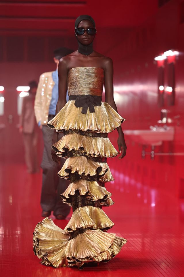valentino "le méta théâtre des intimités" runway paris fashion week womenswear fall/winter 2025 2026