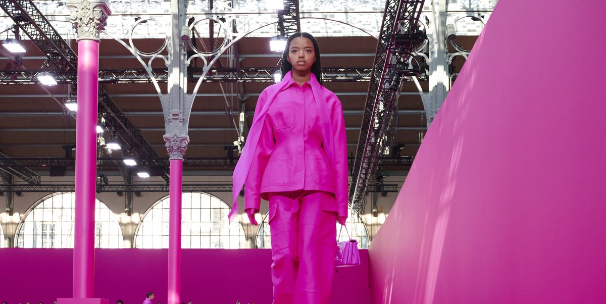 Hot Pink Color Trend 2022: Celebs Are Obsessed With This Neon Shade –  StyleCaster