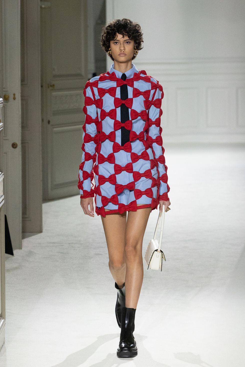 valentino  runway paris fashion week womenswear fall winter 2023 2024