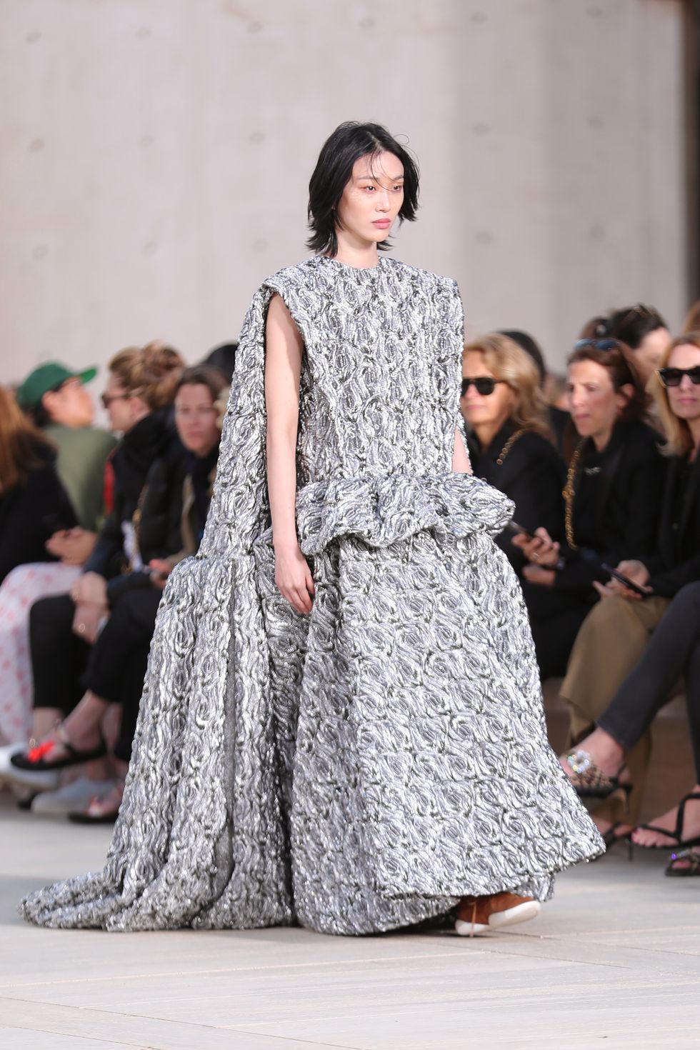 Louis Vuitton: Louis Vuitton Presents Its New Cruise 2023 Women's Fashion  Show Collection - Luxferity