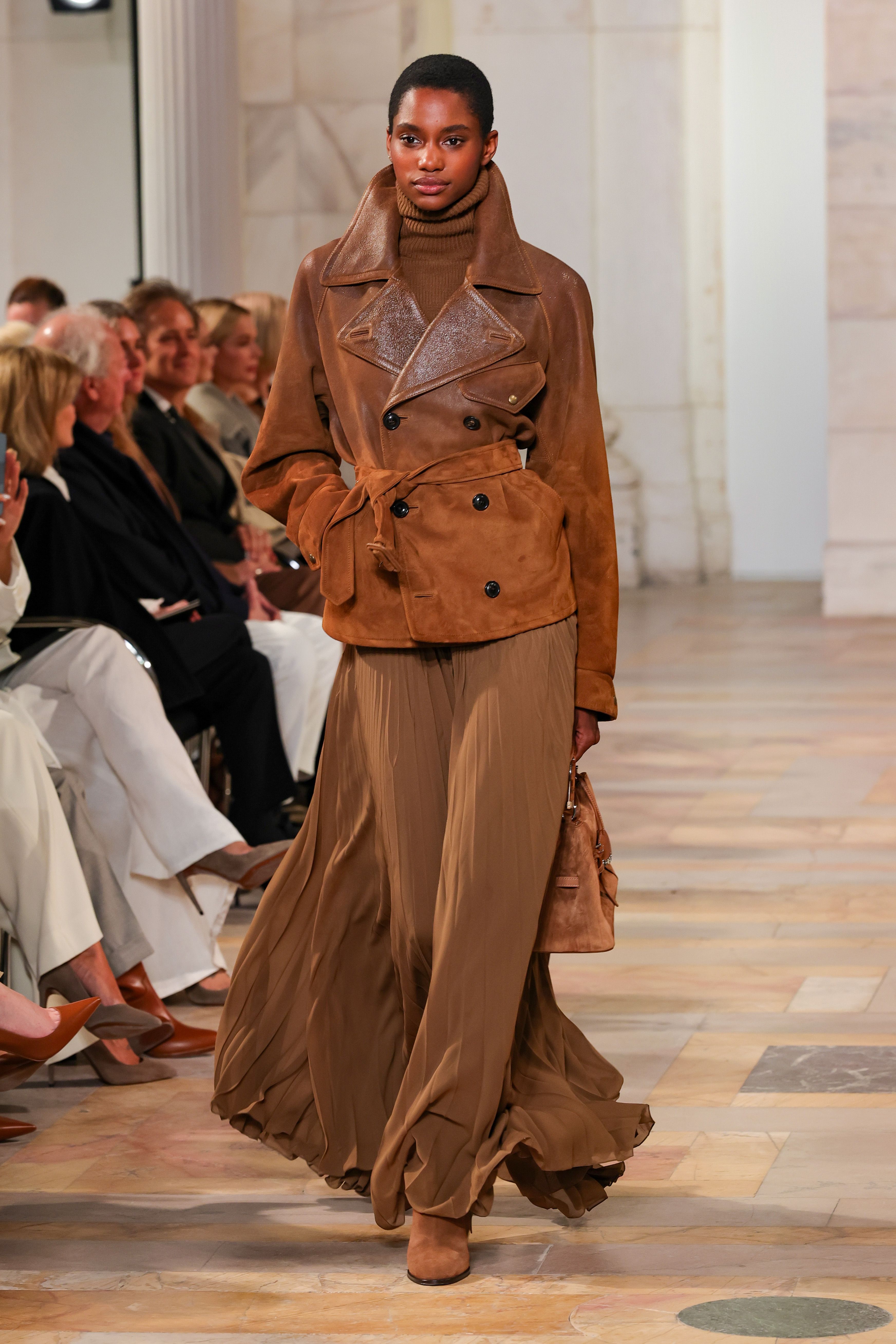 その他 Ralph Lauren FW25 (211935582 010CRUISENAVY) Ralph Lauren Spring 2025 in Hamptons - RUNWAY MAGAZINE