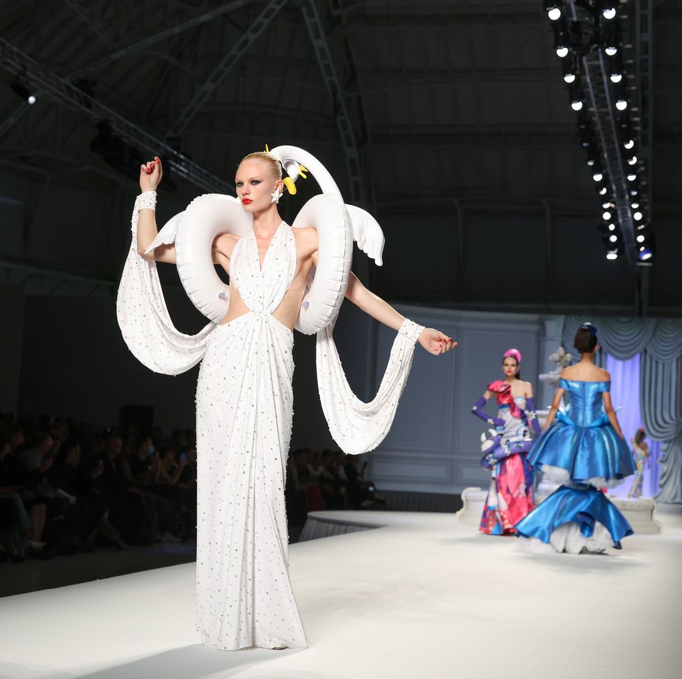 moschino runway milan fashion week womenswear springsummer 2023