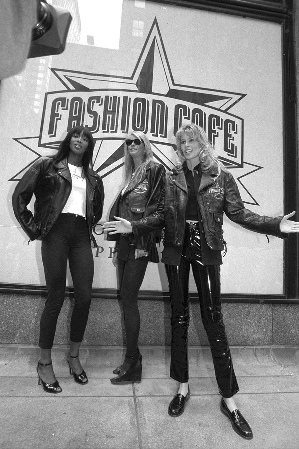 Models Naomi Campell, Elle Macpherson and Claudia Schiffer ( Models Naomi Campell, Elle Macpherson and Claudia Schiffer (