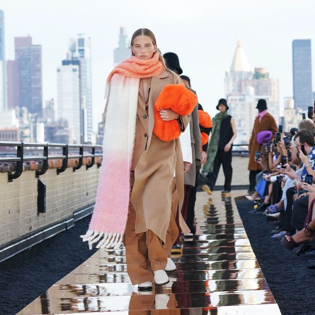 https://hips.hearstapps.com/hmg-prod/images/models-walk-the-runway-at-the-cos-spring-2023-ready-to-wear-news-photo-1663157038.jpg?crop=0.66699xw:1xh;center,top&resize=640:*