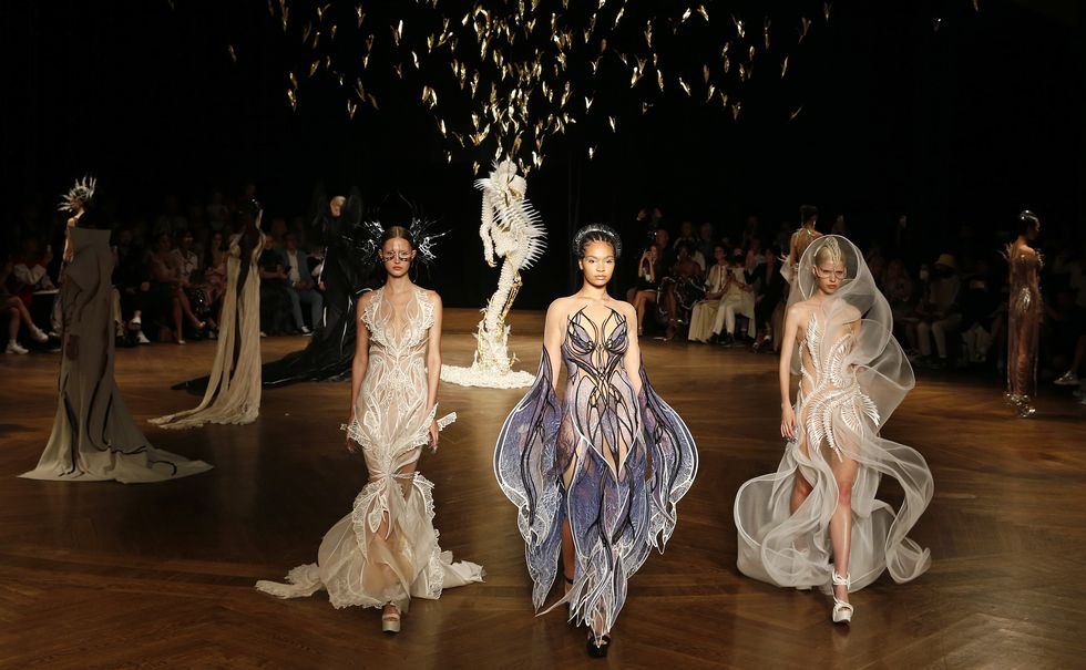 iris van herpen  runway paris fashion week haute couture fall winter 2022 2023