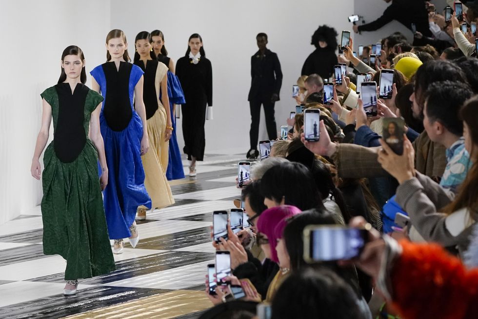 Loewe : Runway - Paris Fashion Week Womenswear Fall/Winter 2020/2021