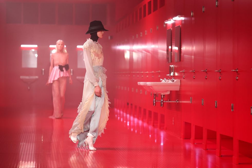 valentino "le méta théâtre des intimités" runway paris fashion week womenswear fall/winter 2025 2026