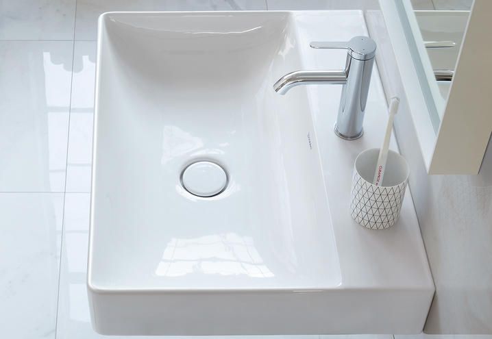 Sink, Bathroom, Plumbing fixture, Bathroom sink, Room, Material property, Tap, Plumbing, Ceramic, 