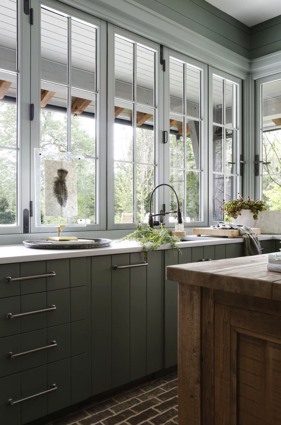 13 Modern Farmhouse Kitchens That Aren't All About Shiplap