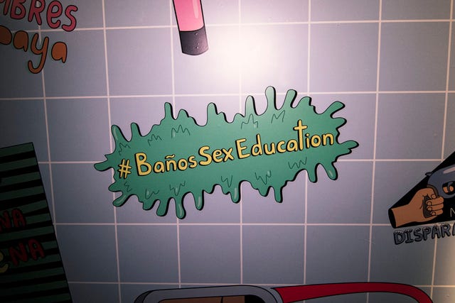 Netflix celebra el estreno de Sex Education con grafitis en los  