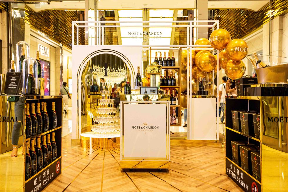 法國精品香檳Moët Impérial打造150週年快閃店！微風南山店推出「香檳瓶身印字機、販售迷你香檳」
