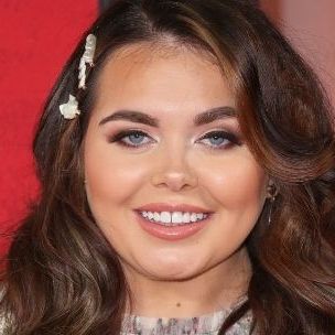 Scarlett Moffatt praised for normalising 'boob gap' in video