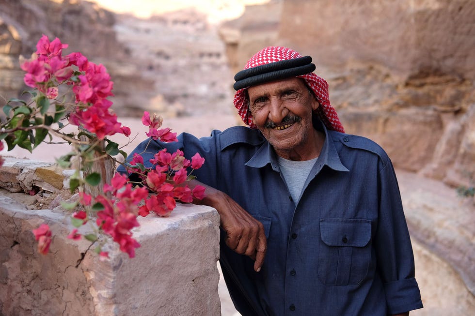 De Unesco probeerde Mofleh een bedoeen van de Bdoulstam te overreden om een nieuw huis in een naburig dorp te betrekken maar dat weigerde hij