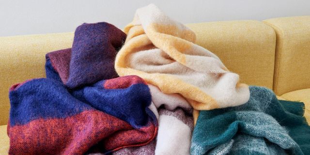 Clothing, Blue, Towel, Purple, Wool, Fur, Textile, Linens, Scarf, Outerwear, 