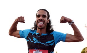 mohamed katir celebra una victoria en la diamond league