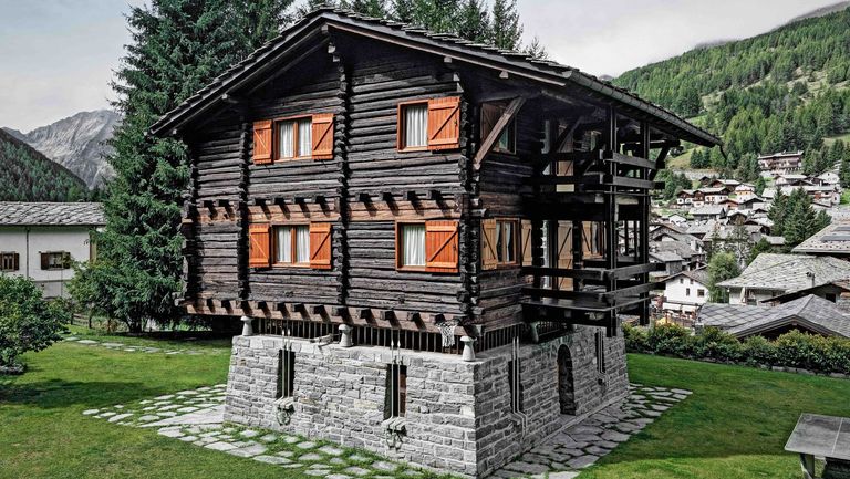 House, Property, Building, Log cabin, Home, Architecture, Cottage, Tree, Estate, Real estate, 