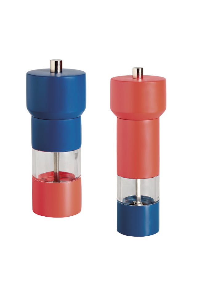 Molinillos de pimienta y sal en rojo y azul