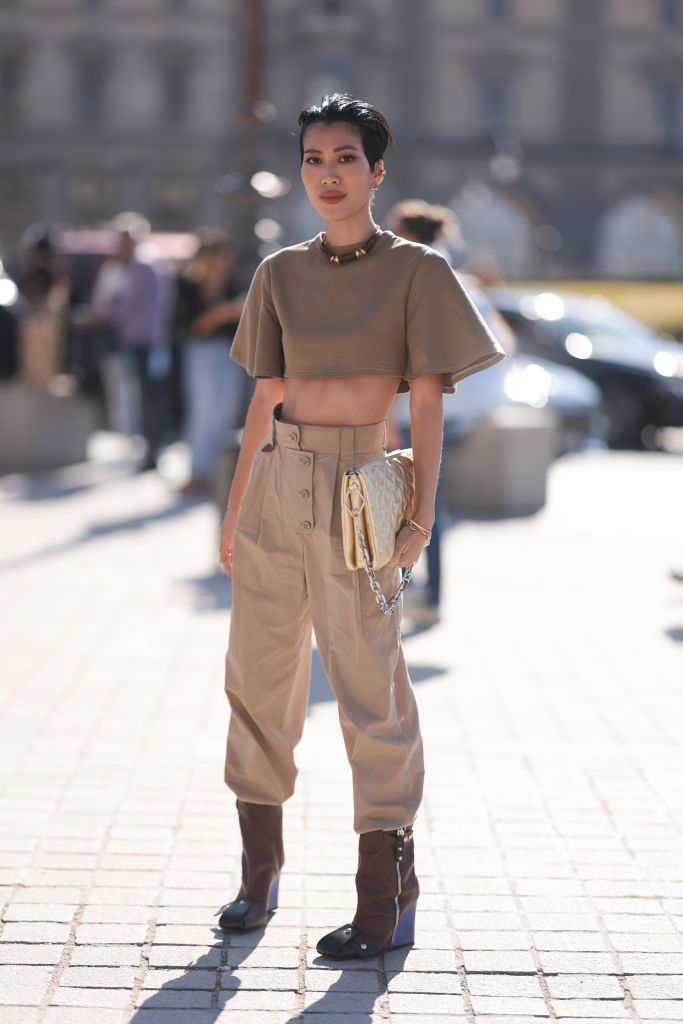 Pantaloni Inverno 2023: come abbinare quelli beige in 10 idee moda