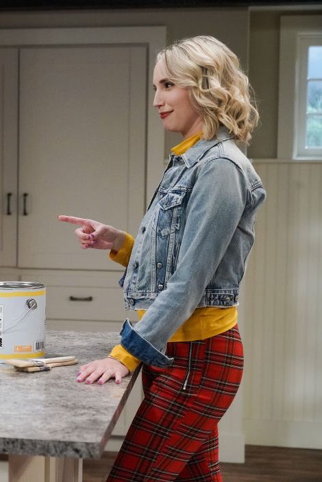 last man standing l r amanda fuller and molly mccook in the meatless mike episode of last man standing airing thursday, march 4 930 1000 pm etpt on fox photo by fox via getty images