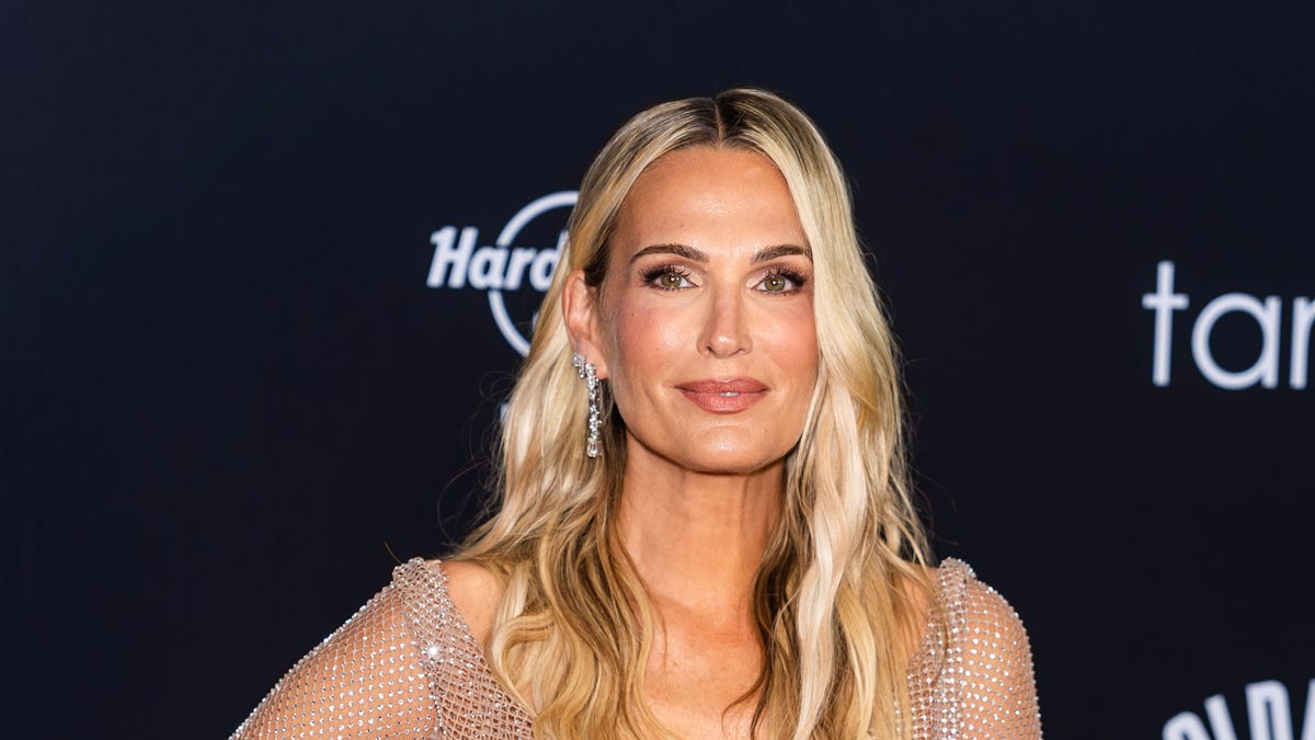 Molly Sims on Aging and Not ‘Trying to Look 20’ at 51