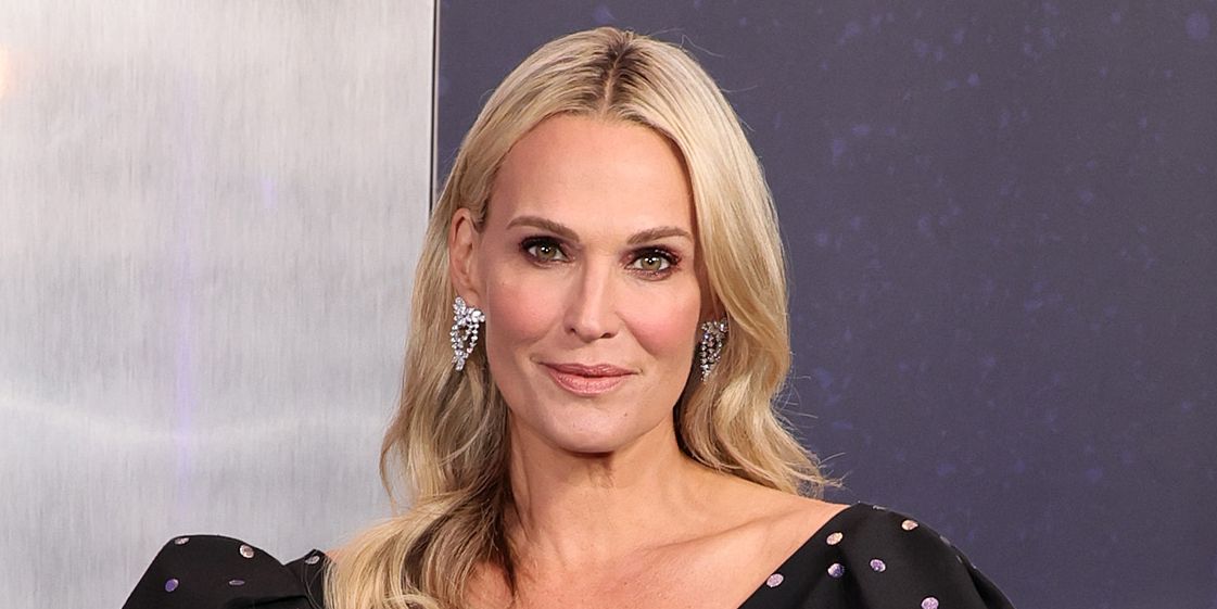 Molly Sims Is Sculpted AF In A High-Waisted Bikini In These New IG Pics