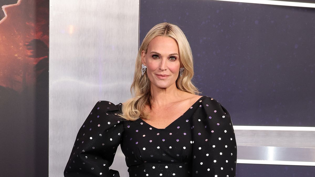 preview for Model And Actress Molly Sims Shares Her Organized And Well-Stocked Fridge In The Latest Episode Of 'Fridge Tours'