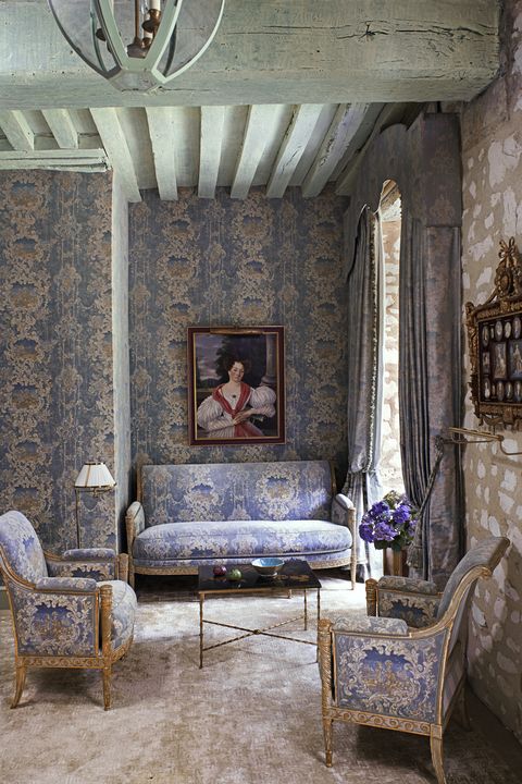 molyneux france chateau purple guest suite