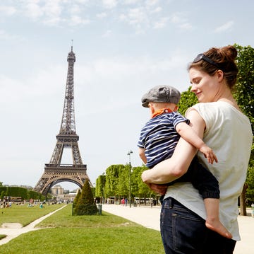 mom and baby in front of eiffel tower in paris