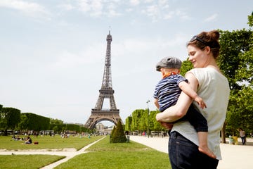 french baby names mom and baby in front of eiffel tower in paris