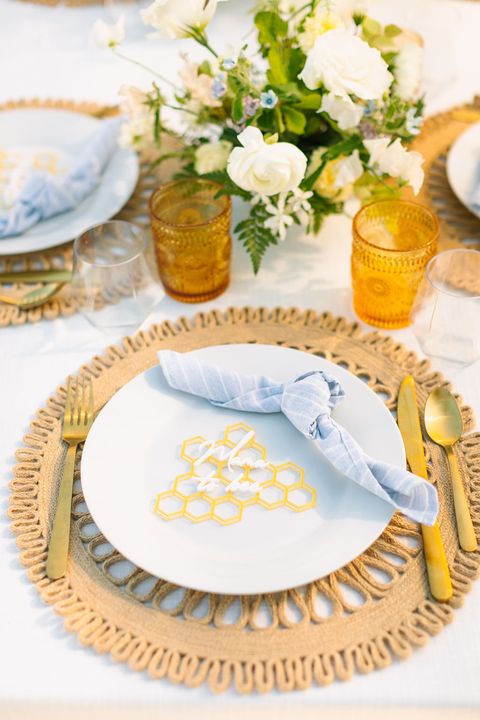 momma to bee baby shower theme place setting