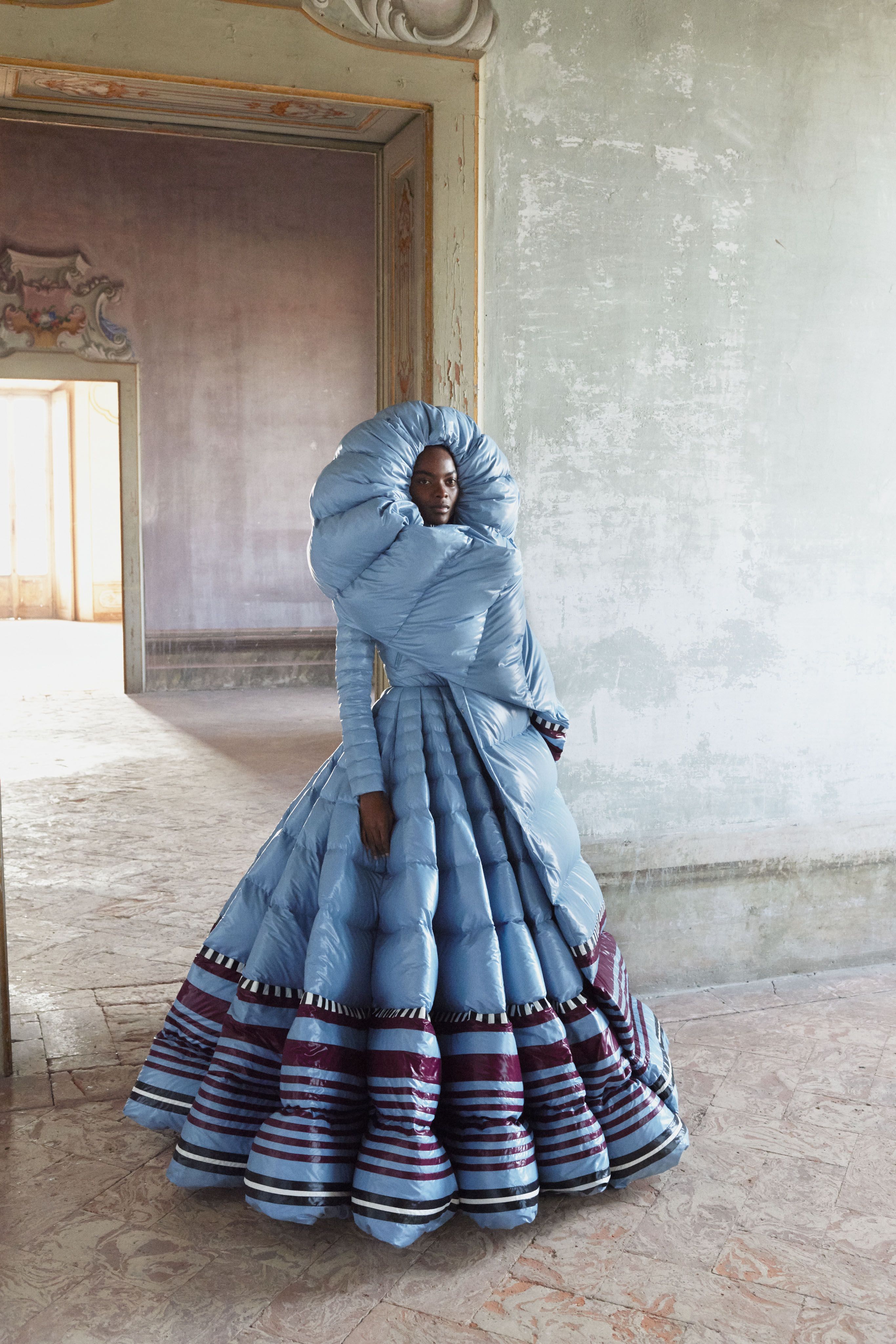 Hollywood ballon Følsom Moncler Releases Puffer Coat Gowns with Valentino's Pierpaolo Piccioli
