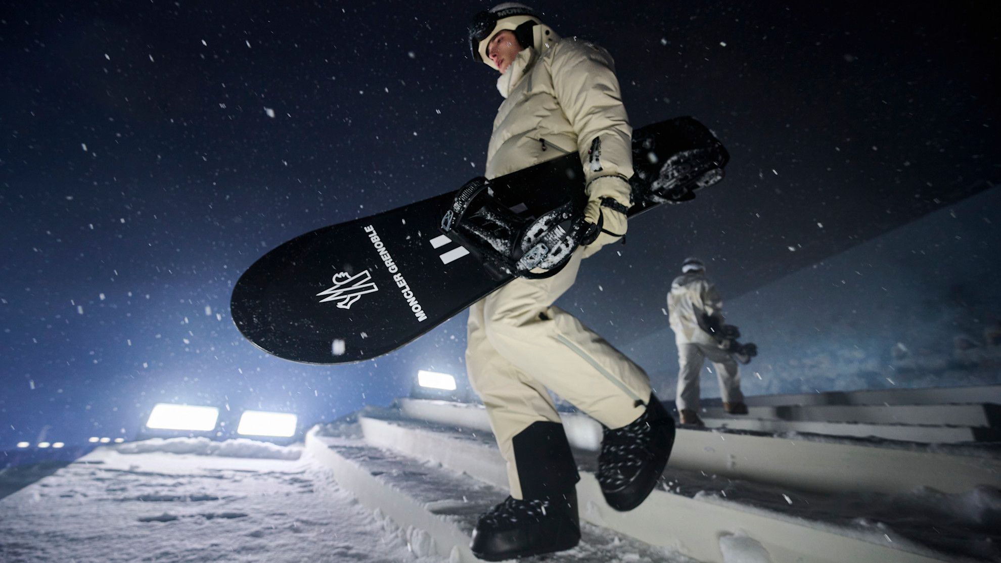 モンクレール MONCLER グルノーブル ボード ウェア 雪上のスペクタクル。「モンクレール グルノーブル」が示す