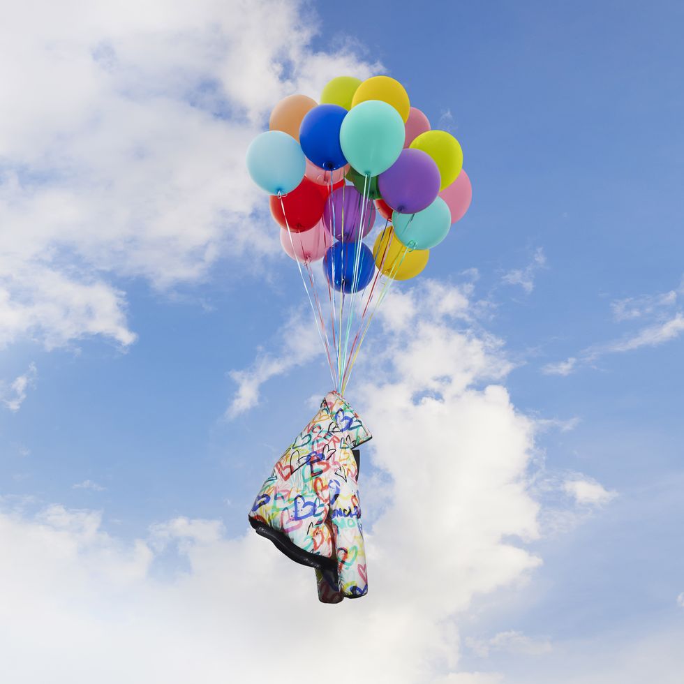 Blue, Daytime, Sky, Balloon, Colorfulness, Party supply, Cumulus, Meteorological phenomenon, Air sports, Windsports, 
