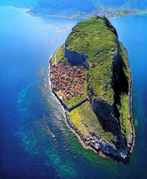 Archipelago, Island, Coastal and oceanic landforms, Natural landscape, Islet, Aerial photography, Rock, Headland, Promontory, Coast, 