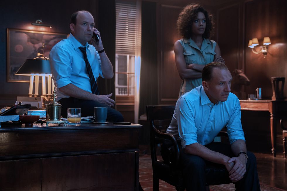 b2517163rc2rory kinnear stars as tanner, naomie harris as moneypenny and ralph fiennes as m in no time to die, an eon productions and metro goldwyn mayer studios filmcredit nicola dove© 2021 danjaq, llc and mgm  all rights reserved