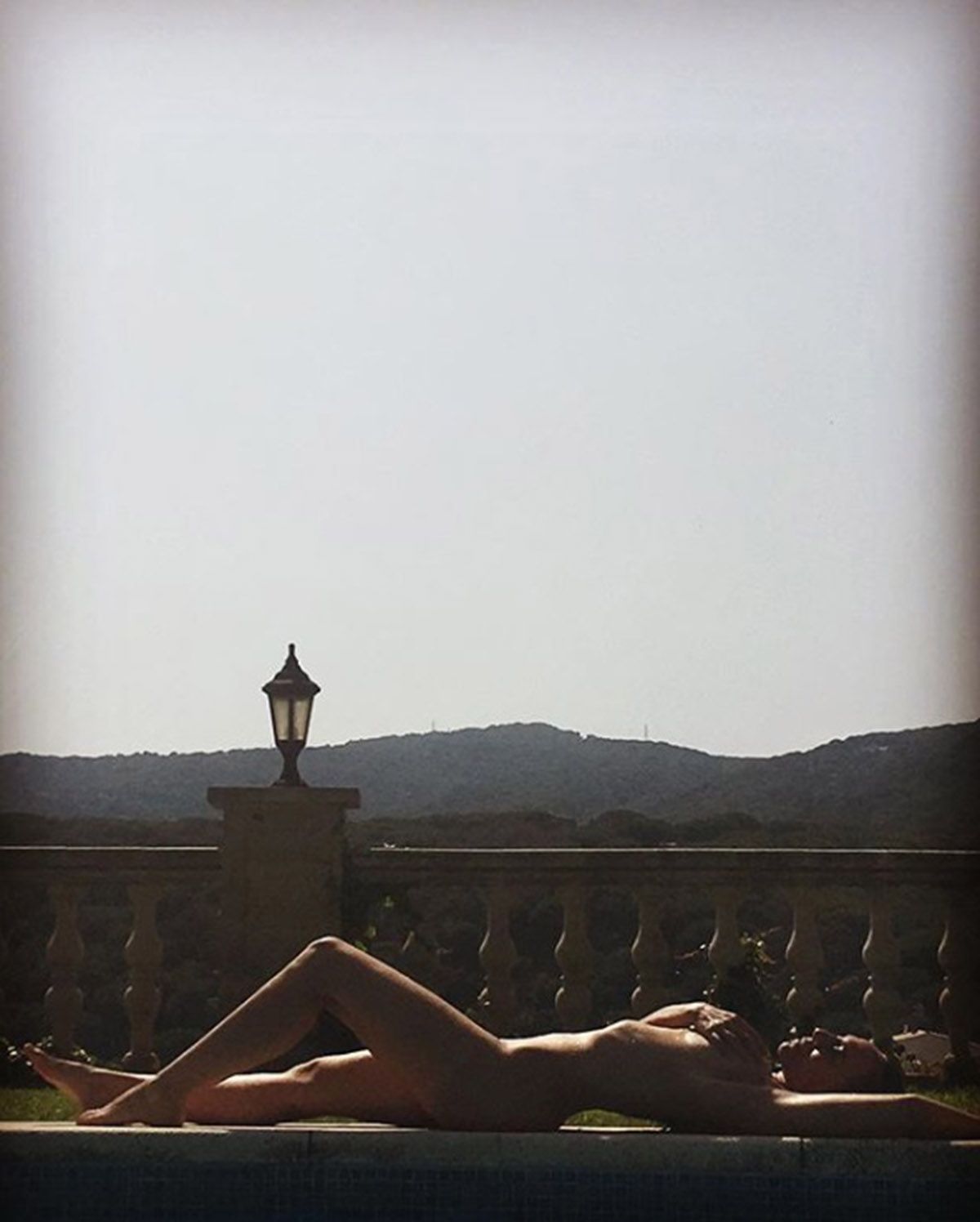 Mónica Naranjo calienta las redes con un desnudo integral foto