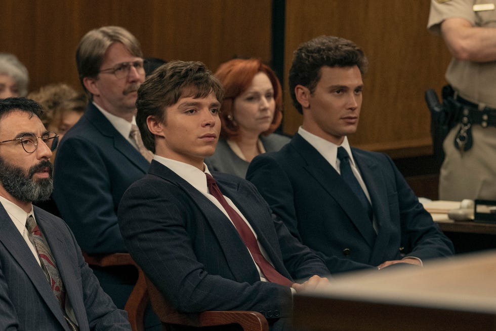 monsters: the lyle and erik menendez story. (l to r) brad culver as gerald chaleff, nicholas chavez as lyle menendez, cooper koch as erik menendez in episode 207 of monsters: the lyle and erik menendez story. cr. miles crist/netflix © 2024