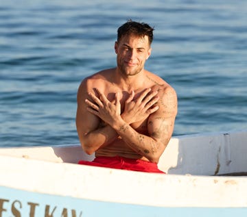 montoya, en banador, en una barca en las playas de honduras