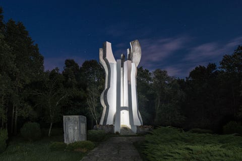 In 1942 vielen ongeveer driehonderd radeloze Servische boeren slechts gewapend met hooivorken leden van de militie van Ustae aan Zij vonden de dood op de top van deze berg in Novo Selo Palanjeko in Kroati