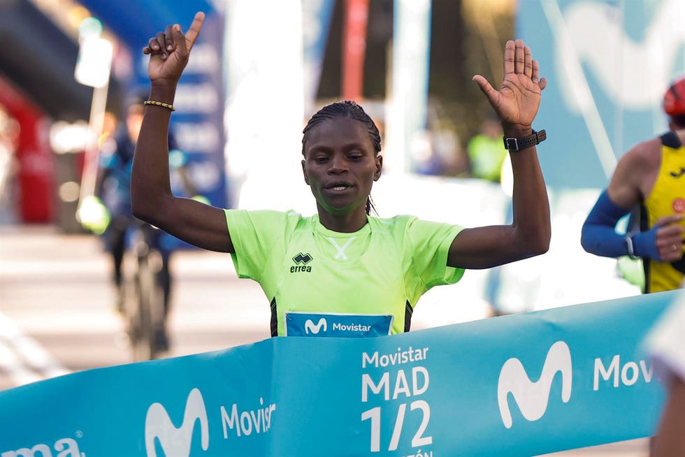 vincent kipkemoi y winfridah moraa, ganador del maratón movistar madrid 2022
