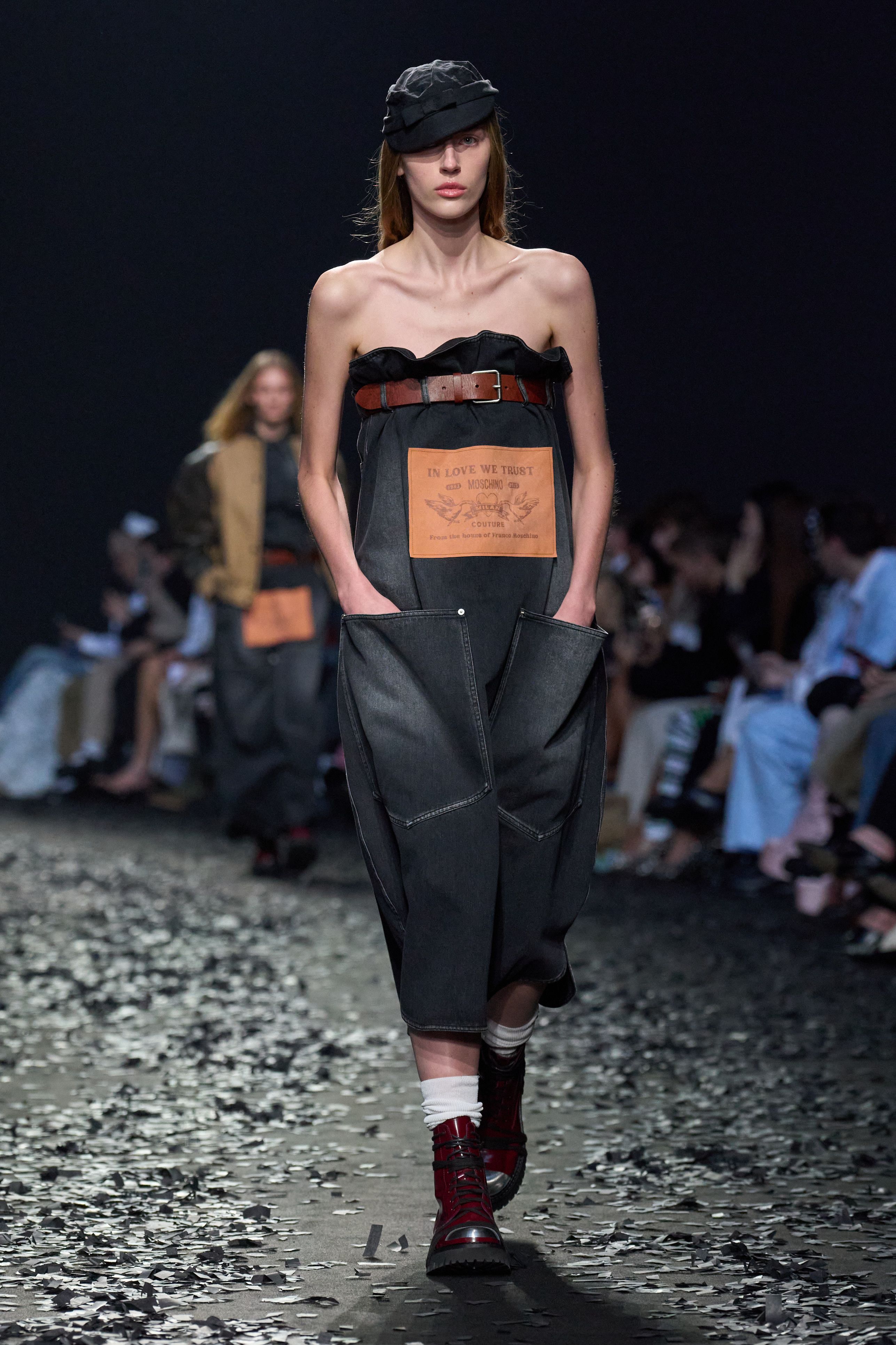 モスキーノ（MOSCHINO）2025-26秋冬コレクション | ファッション