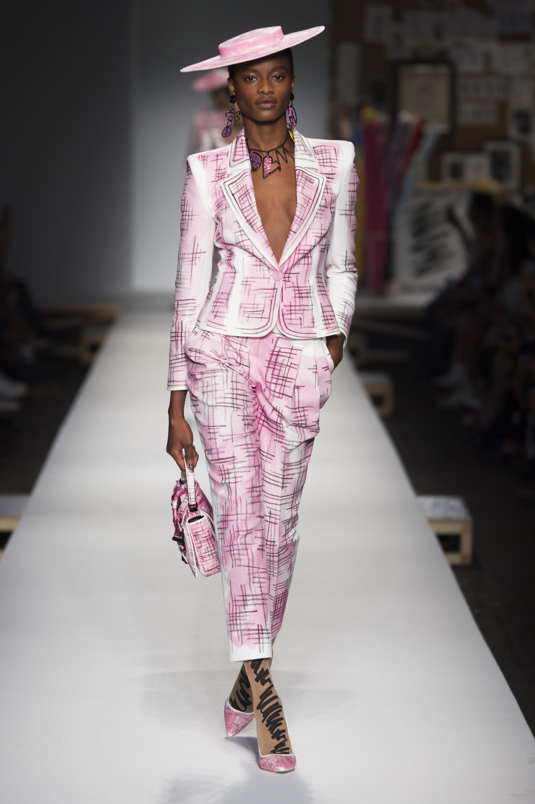MOSCHINO（モスキーノ）｜2019春夏NY、ロンドン、ミラノ、パリ