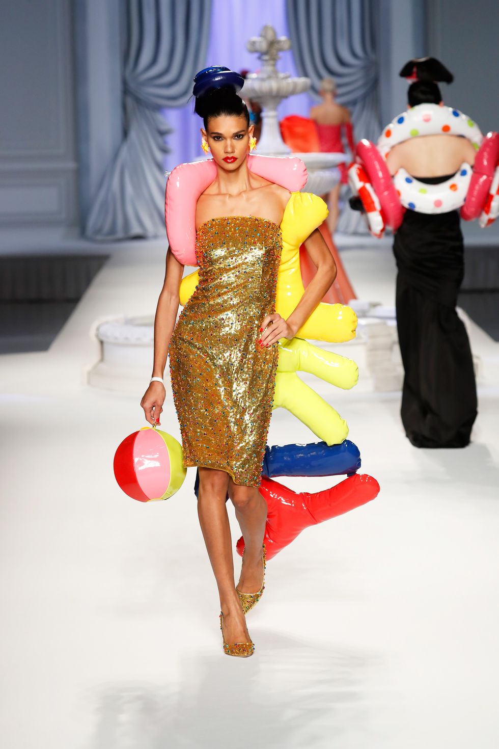moschino outpouring 2023
