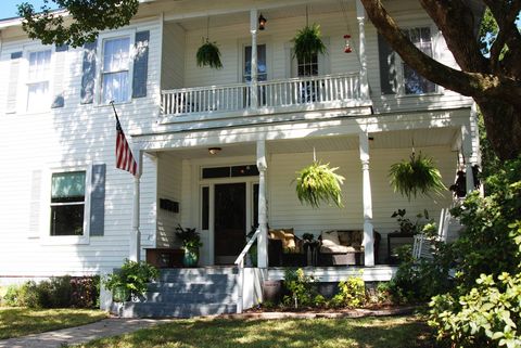 Most Amazing Airbnb Rents in Every State - Mobile, Alabama