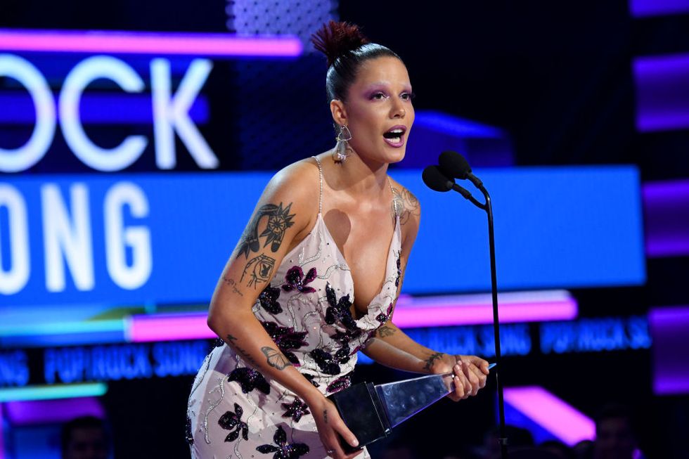 8 of the most awkward moments from the AMAs 2019